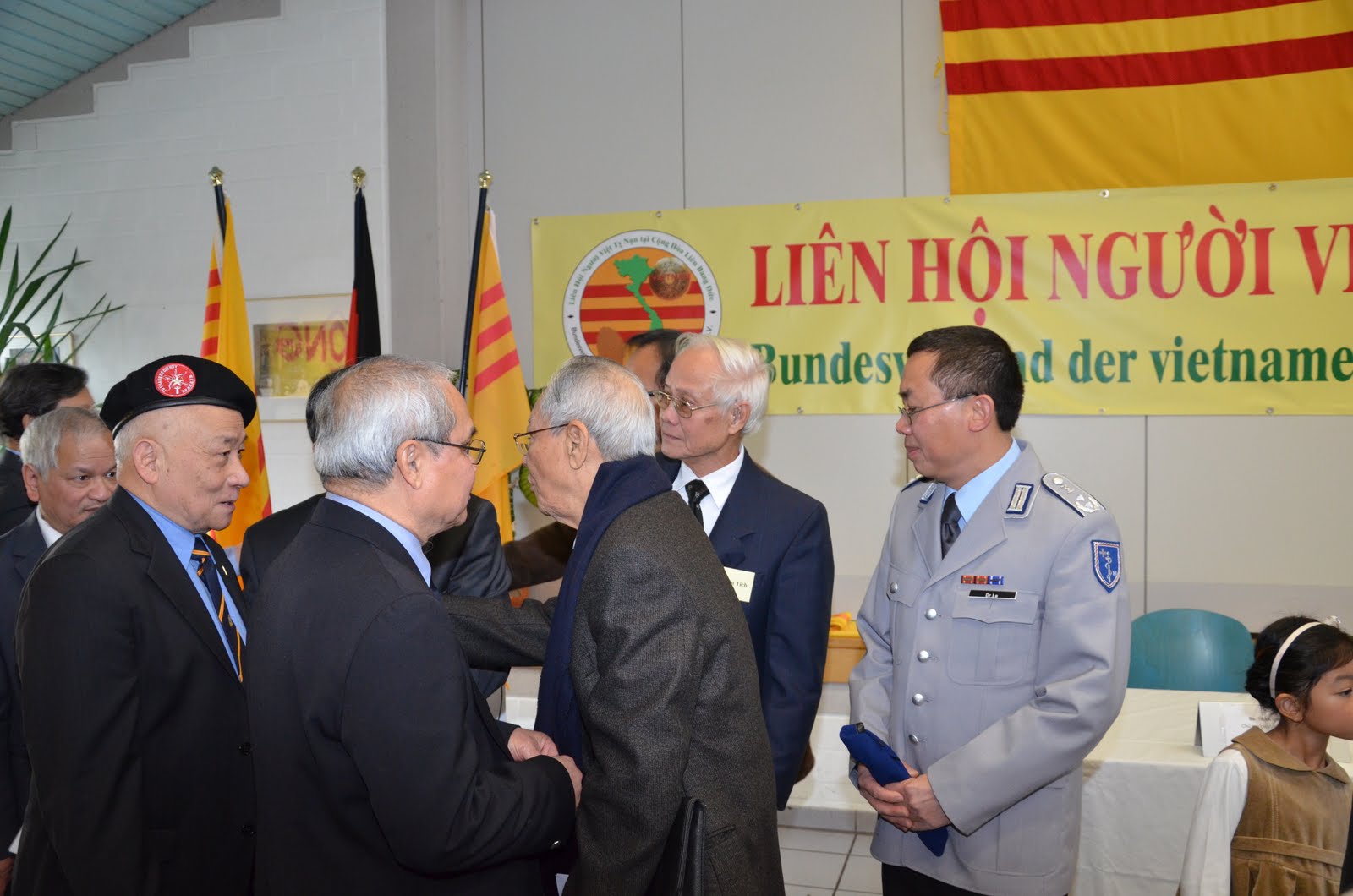 hoi-luan-tai-monchengladbach-duc-quoc-009